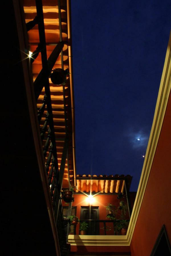Kaclla, The Healing Dog Hostel Lima Exterior photo